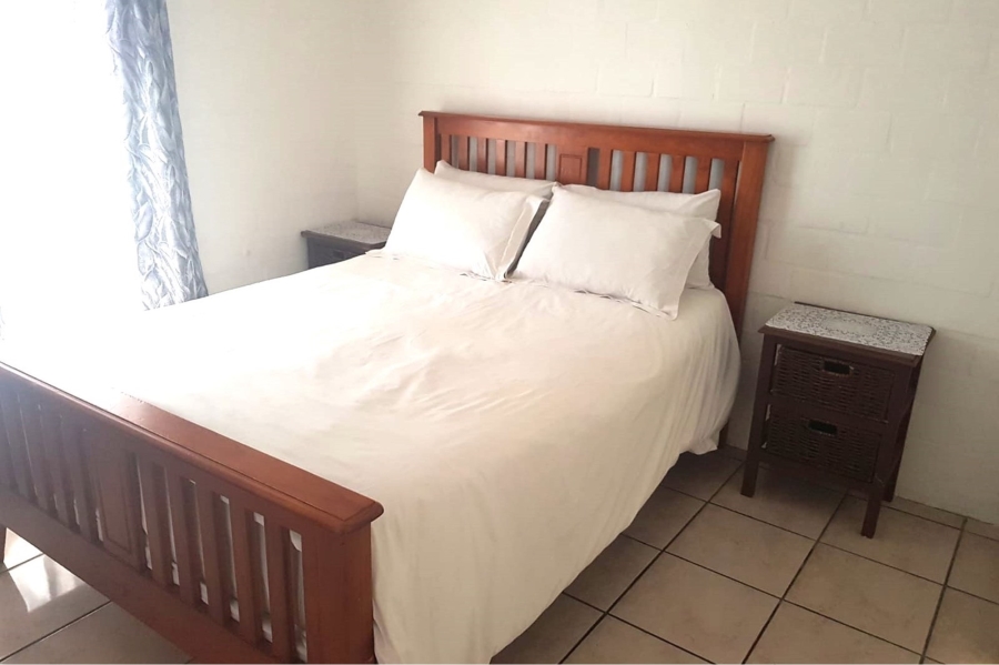 To Let 6 Bedroom Property for Rent in Apollo Ridge Western Cape